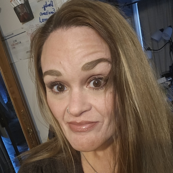 Meet your Posher, Emily - Picture 1 of 10